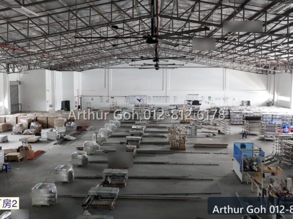 Elevated second-floor industrial warehouse with open production space